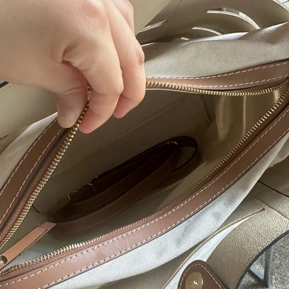 Elegant Cream and Brown Striped Tote Bag - Picture 4 of 6